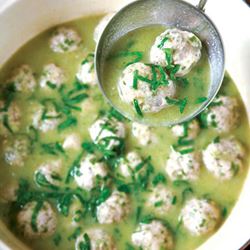 Γιουβαρλάκια σε βελουτέ πρασοσέλινου