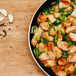 “Τηγανιά” με κοτόπουλο και πράσα