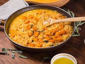 Χρυσό φθινοπωρινό ριζότο με κολοκύθα και κάστανα