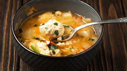 Πλούσια Σούπα Γιουβαρλάκια µε Λαχανικά