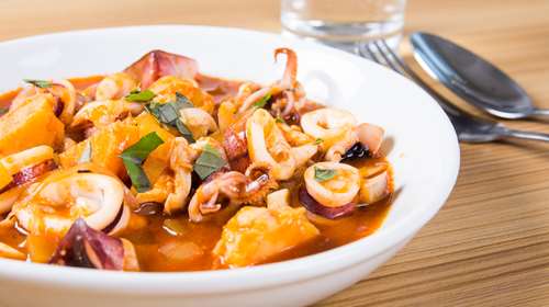 Σουπιές Κρασάτες στο Φούρνο