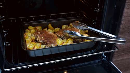 Μπριζόλες Φούρνου µε Λαχανικά και Πατάτες