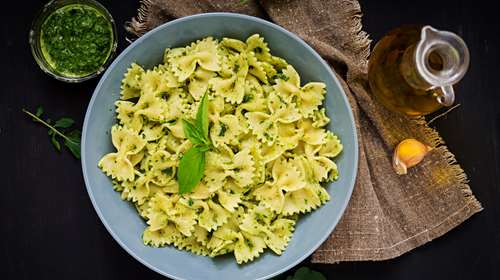 Φαρφάλες με Πέστο, Μελιτζάνες και Αρακά