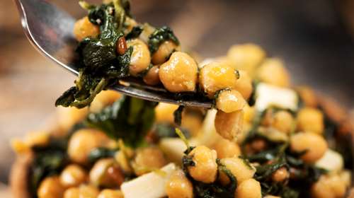 Ρεβίθια Φούρνου με Σπανάκι ή Άλλο Χόρτο