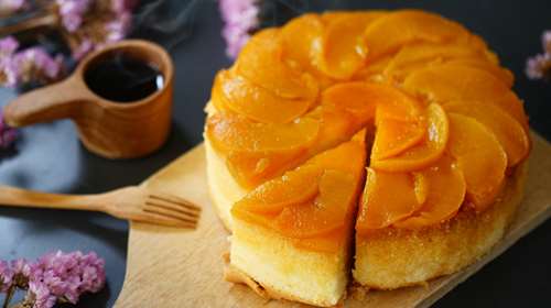 Ανάποδο Κέικ με Ροδάκινα και Αμύγδαλα