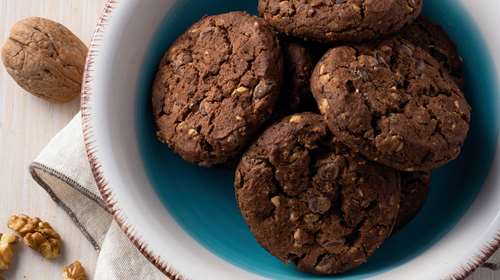 Μπισκότα με Σοκολάτα Γάλακτος και Καρύδια