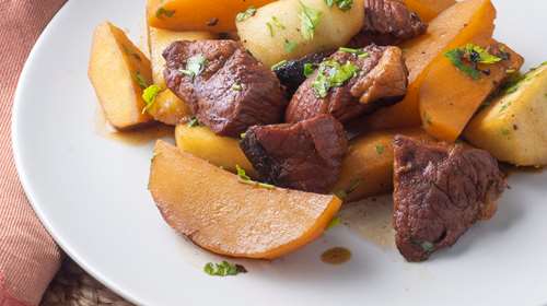 Μοσχαράκι με Μήλα και Πατάτες