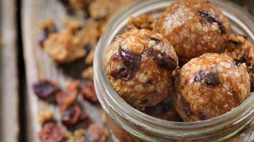 Απολαμβάνοντας χουρμάδες