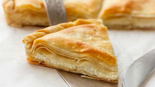 Τυρόπιτα με διάφορα τυριά και γιαούρτι