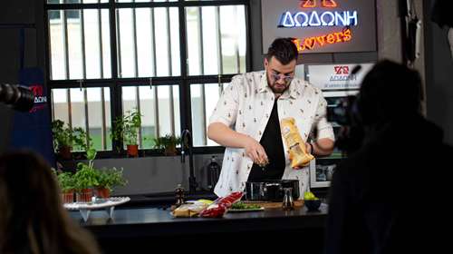 Ο Σταύρος Βαρθαλίτης στη νέα σειρά μαγειρικής από τη ΔΩΔΩΝΗ