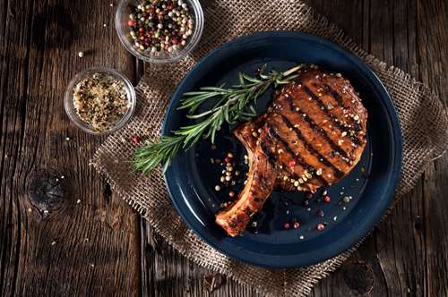 Χοιρινές Μπριζόλες με Φρέσκο Δεντρολίβανο