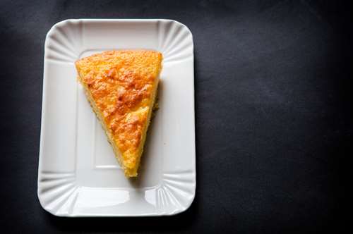 Το Πορτοκαλένιο Κέικ, με Ολόκληρο Πορτοκάλι και Σοκολάτα