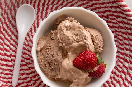 Παγωτό Γιαούρτι-Σοκολάτα με Φράουλες