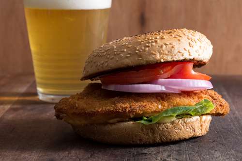 Burger με Τραγανό Φιλέτο Κοτόπουλου