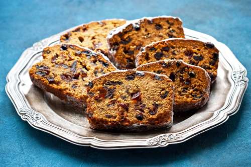 Κέικ με Σταφίδες και Καρύδια