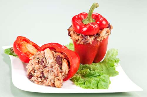 Γεμιστές Πιπεριές με Κοτόπουλο και Λαχανικά