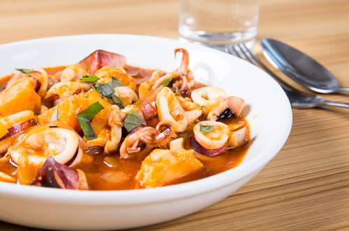 Σουπιές Κρασάτες στο Φούρνο