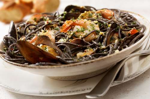 Λιγκουίνι με Μελάνι Σουπιάς και Θαλασσινά