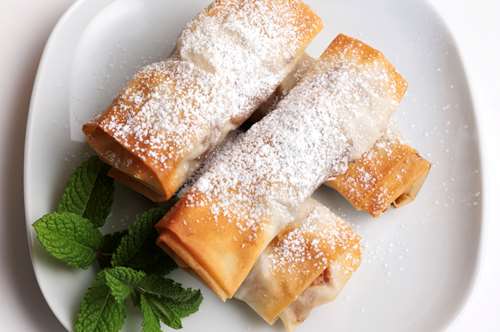 Ζυμαράκια- Ρολάκια με Μήλο και Χαλβά