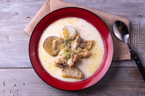 Χοιρινό με Λεμονάτη Σάλτσα και Κρασάτες Πατάτες