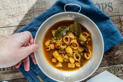 Σουπιές Κρασάτες στο Φούρνο