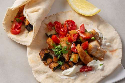 Πιτούλες με Κοτόπουλο, Μελιτζάνες και Γιαούρτι