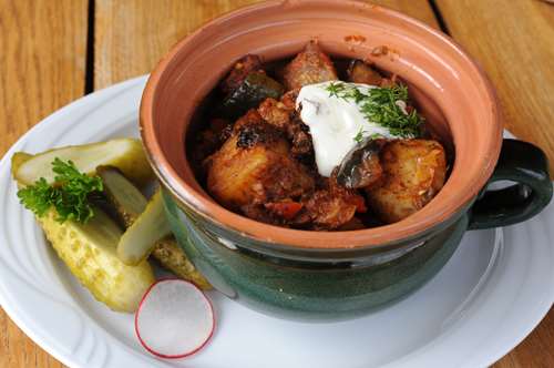 Αρνί στο Φούρνο με Μελιτζάνες και Φέτα