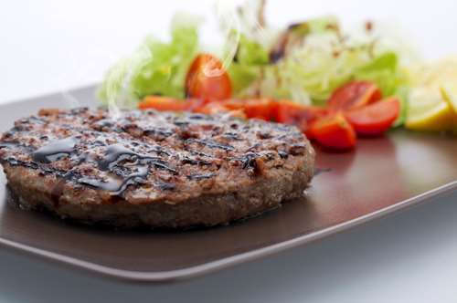 Αφράτα Μπιφτέκια με Ψητές Ντομάτες