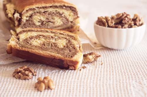 Τσουρέκι με Καρύδια