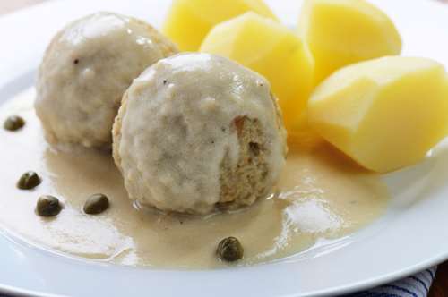 Γιουβαρλάκια Κατσαρόλας με Πατάτες