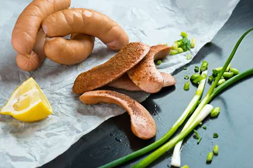 Λεμονάτο Λουκάνικο με Πατάτες