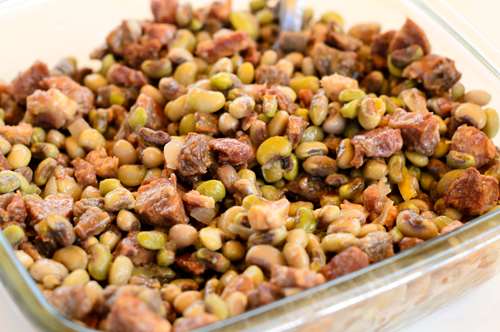 Μαυρομάτικα Φασόλια με Λουκάνικο