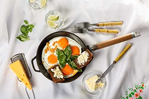 Ψωμί, Αυγά και Τυρί στο Ίδιο Τηγάνι