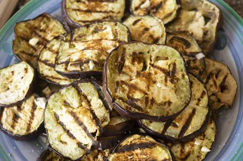 Μελιτζάνες Σκορδάτες με Λαδόξιδο