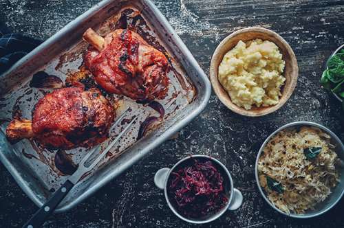 Χοιρινό Κότσι στη Λαδόκολλα