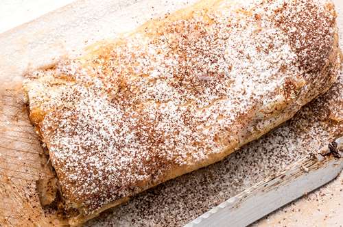 Στρούντελ με Δαμάσκηνα