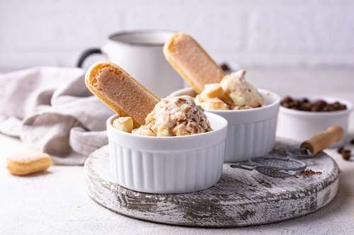 Παγωτό με Σαβαγιάρ ή Μπισκότα