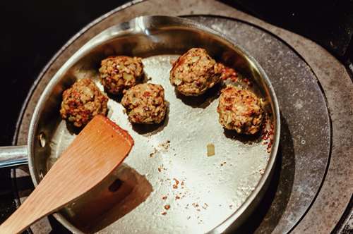 Ταραμοκεφτέδες με Σπανάκι και Ντομάτα