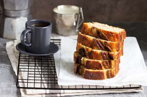 Κέικ Δίχρωµο µε Μπανάνες και Σταφίδες