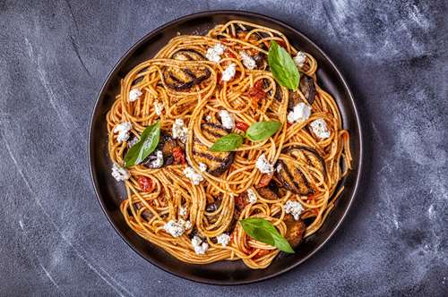 Μακαρονάδα με Φέτα και Ντομάτα