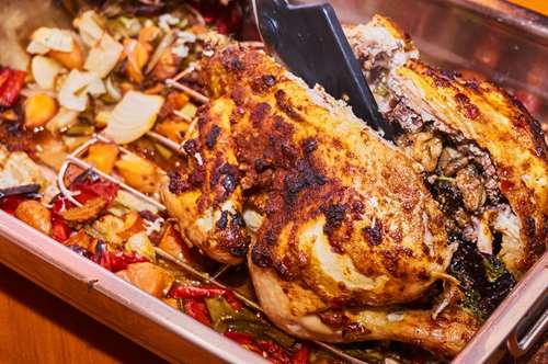 Κοτόπουλο με Πράσα και Δαμάσκηνα