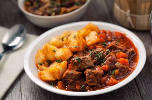 Μοσχαράκι Βραστό με Λαχανικά