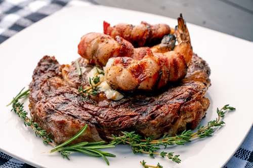 Surf and Turf με Χοιρινό και Γαρίδες