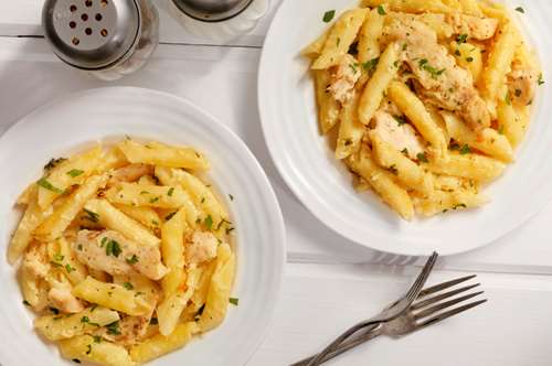 Κοτόπουλο µε Μπαχαρικά και Αρωµατικά, µε Μακαρόνια