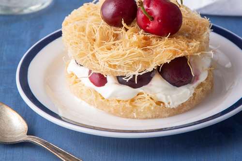 Τούρτα Κανταΐφι με Κεράσια