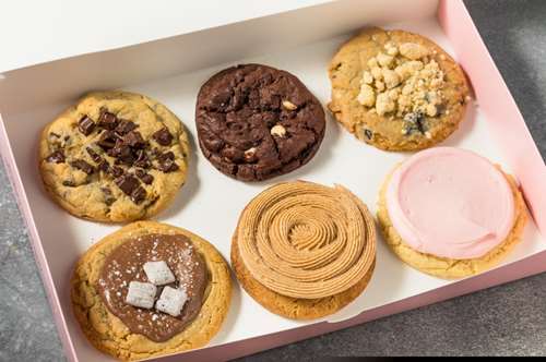 Crumbl Cookies: Πώς φτιάχνουμε τα πιο viral μπισκότα