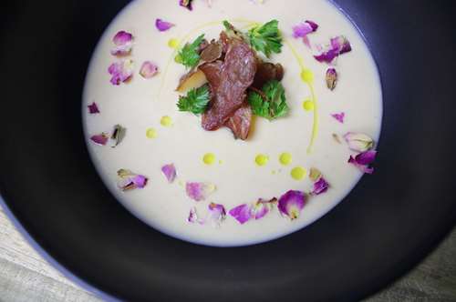 Σούπα με ξινόχοντρο και απάκι (του σεφ Μανώλη Παπουτσάκη)