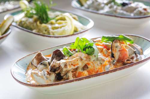 Μελιτζάνες με Μυρωδάτη Σάλτσα Γιαουρτιού