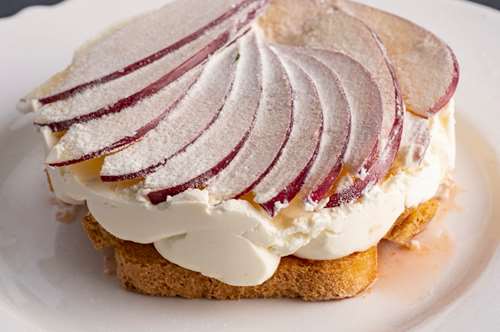 Τσιζ Κέικ με Μήλα και Τυρί Κρέμα