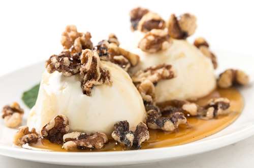 Παγωτό Γιαούρτι με Καρύδια και Μέλι